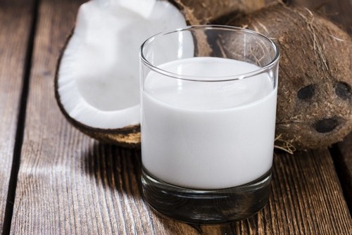 Какое молоко самое полезное: козье, коровье или кокосовое?
