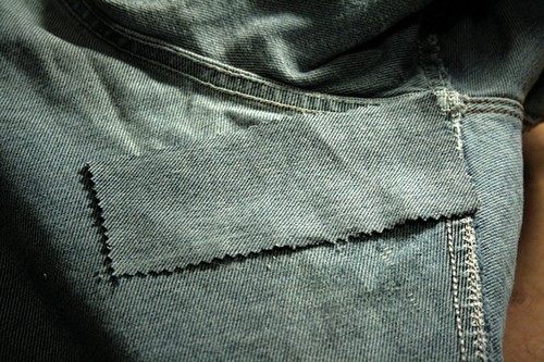 Способы незаметно зашить дырку на джинсах и можно ли это сделать дома